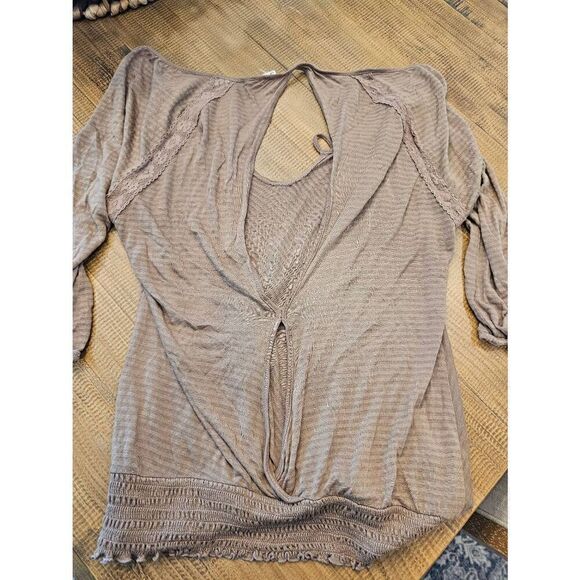 Guess halter long sleeve/ open back top - Picture 3 of 6